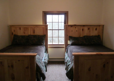 2 full beds with rectangle window